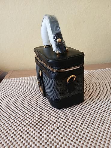 kacketi nike: Miu Miu elegantna ženska torbica kutijastog oblika ima duzi kajis - — 2