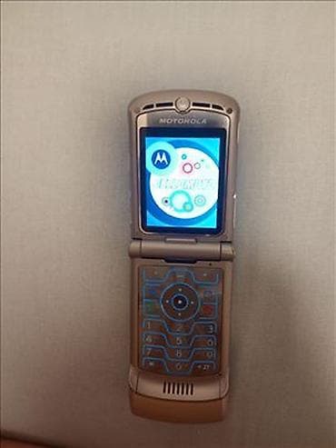 pegla na zar cena: Motorola V3 Motorola kao nova,baterija dobra,punjač,radi na svim — 3