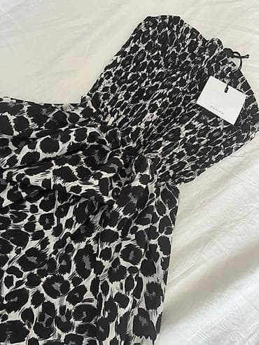 muska odela krusevac: Haljina bez bretela sa leopard printom - Model: duga, lepršava — 3
