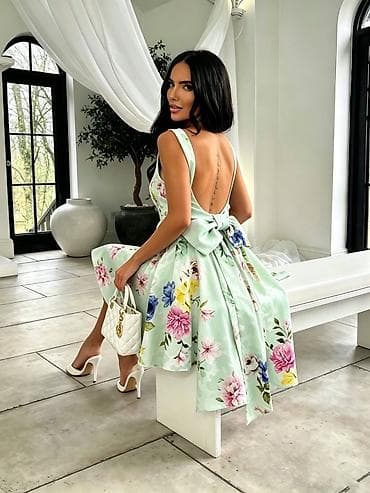 colmar beograd: Prelepa cvetna haljina
Velicine s m i l
Cena 2800 — 4