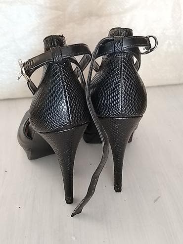 ekonomik 284 zenski: Sandale Nine West u odlicnom stanju 38-500 dinara Broj 38 Gaziste 23,5 — 4