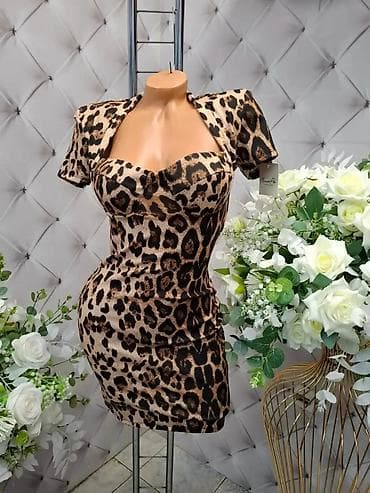 Ženska mini haljina sa leopard printom - Kroj: uska silueta koja