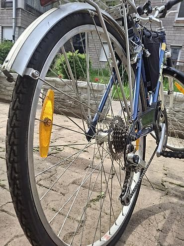 ski odelo devojcice: Gradski/treking bicikl – 28” Karakteristike: - Veličina točkova: 28” — 4