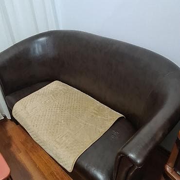 ikea ormari za sobe: Dvosede kožna sofa – tamno braon, klasičnog “club”/kofa dizajna sa — 3