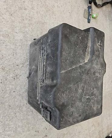 akumulatorji za motorje: KUTIJA AKUMULATORA ZA PEUGEOT 206 — 2