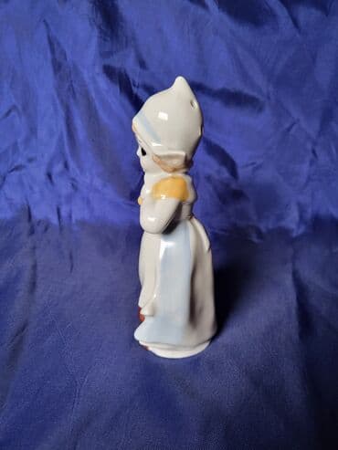 flase sa natpisom: Figura nova,vintaz,holandjanka sa lalama porcelanska. Nova — 11