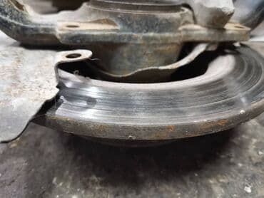 glavcina zadnjeg tocka zastava: Glavcina levog prednjeg tocka Lada 2121,21213 Niva 24mm br.5. Polovna — 8
