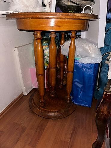 taburei za odlaganje: Okrugli drveni stočić/konzola klasičnog dizajna. - Materijal: masivno — 2