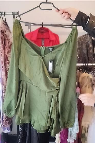 Boohoo haljina
Polu obim od 36 do 40