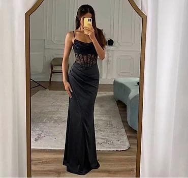ar max: Elegantna duga haljina sa korset gornjim delom
3200 din
s m l — 4