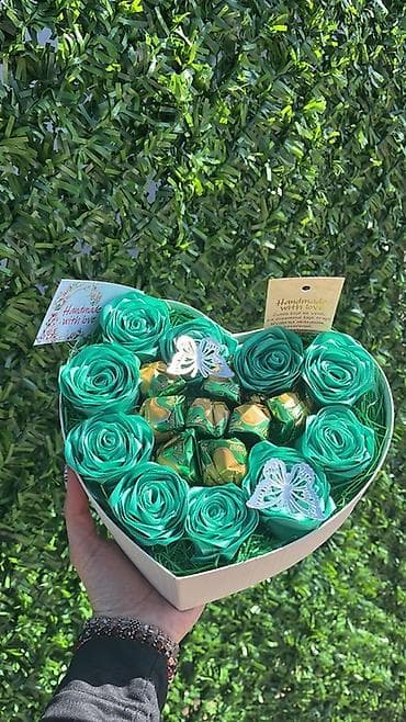 Čaj, kafa, pića: Poklon aranžman u kutiji u obliku srca – ručno rađen - Elegantna — 2