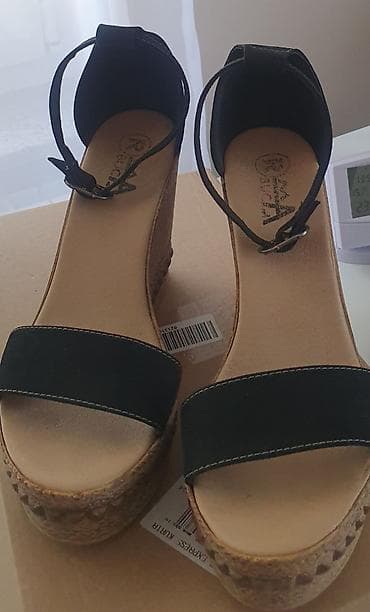 Sandale: Ženske sandale na punu petu (platforma/espadrile) - Boja: crna — 4