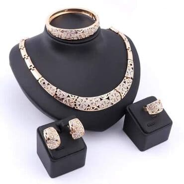 srebrni komplet nakita: Komplet pozlata 24K sa kutijom
Cena:2700din — 1