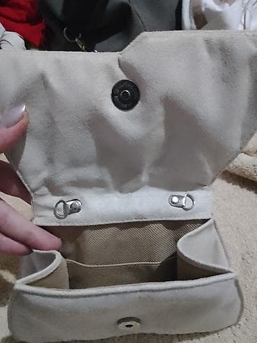 torbe lacoste: Bež mini torbica/tašnica preko ramena - Materijal: mekana eko antilop — 4