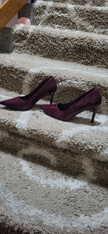 bele salonke prodaja: Salonke, Stradivarius, 39 — 4