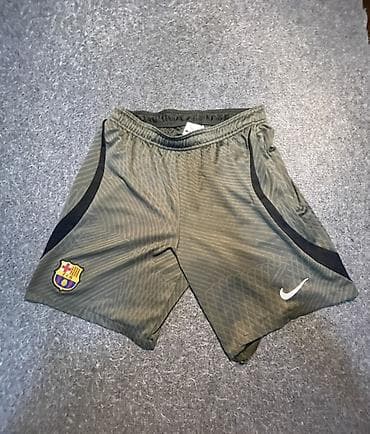 pull i bear srbija: Bermude i šortsevi Nike, bоја - Maslinasto zelena — 1