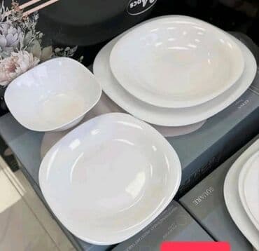 setovi za rucavanje: Beli kvadratni set posuđa modernog dizajna, idealan za serviranje — 1