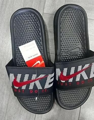 crno zlatne sandale: Papuče A klasa 
2400 din
NT❤ — 3