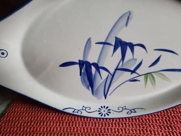 metalac posuđe za bebe: Porcelanski nov,vintaz tanjir za ribu. Visina. 2,5cm — 1