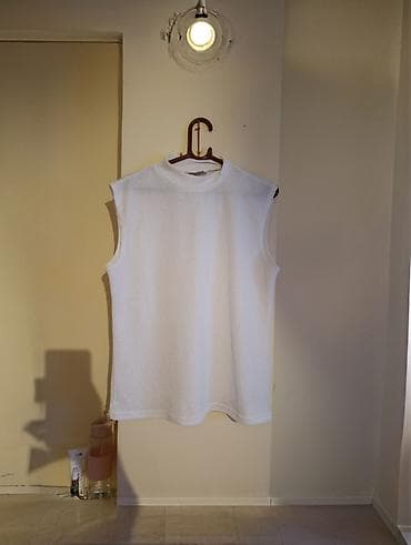 grubin papuce letnje: Bezrukavna bela majica/duks bez rukava sa visokim okruglim izrezom — 1