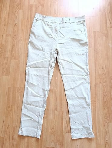 Pantalone od laganog materijala u svetlo bež boji. Klasičan kroj sa — 1