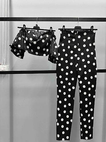 ranac crni: Damski komplet – crop top i pantalone na tufne - Boja: crna sa belim — 2