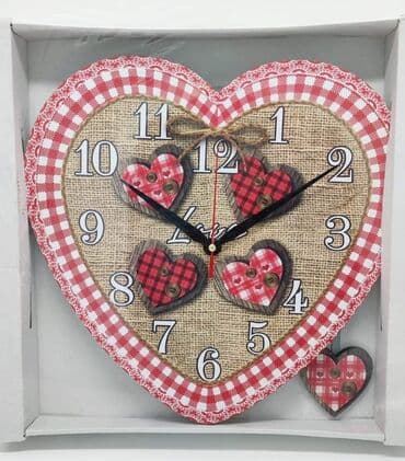 Cena 1400 din Prelep zidni sat sa motivom srca Dekorativan, 