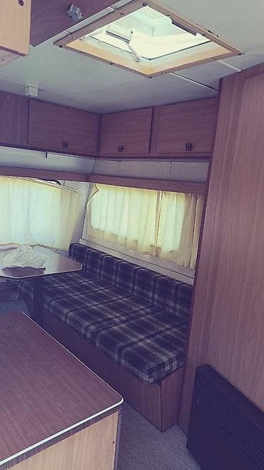 polovne kamp prikolice do 500 evra: Turistička kamp prikolica – retro enterijer sa dnevnim boravkom i — 2