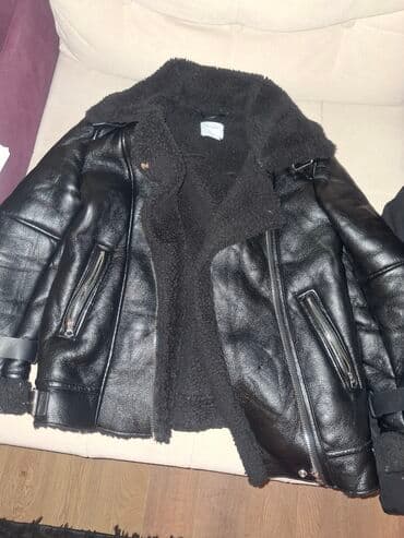 bunde od vestackog krzna cena: Bershka, S (EU 36), Jednobojni, Sa postavom, Veštačko krzno — 1