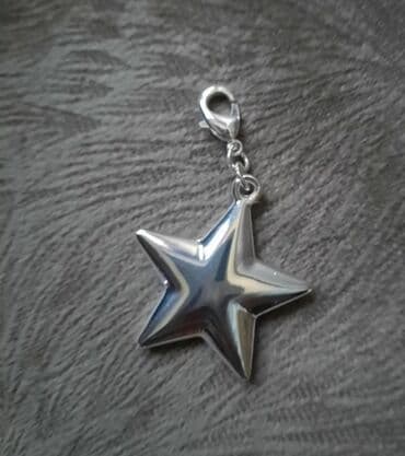 Privesci za nakit: SWAROVSKI Nov srebrni privezak. 
Precnik 3cm — 3