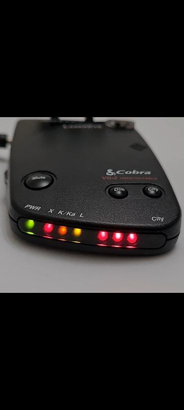 Na prodaju radar detektor marke Cobra, model "VG-2 UNDETECTABLE" -
