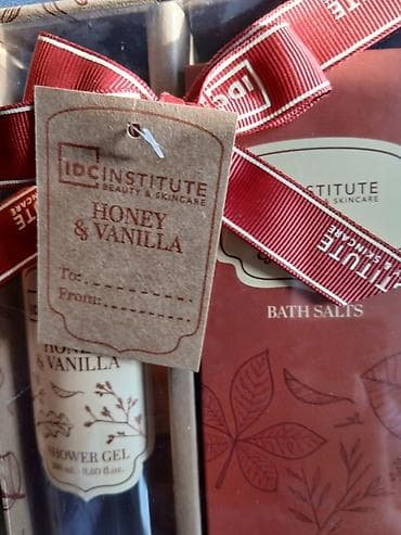 velicina kacketa: Poklon set za negu tela – IDC Institute Honey & Vanilla Sadržaj — 3