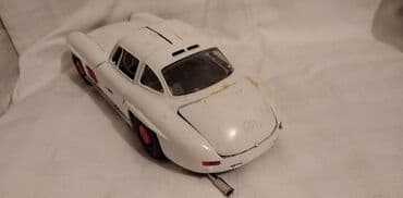 legendarni automobili 11 broj: Burago mercedes benz 300 sl, 1:18 fale oba branika,zalepljena z.hauba — 4