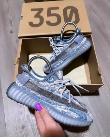 mercurial patike: Adidas Yeezy Boost 350 patike A klasa

Novo.
Brojevi 36 do 46 — 16