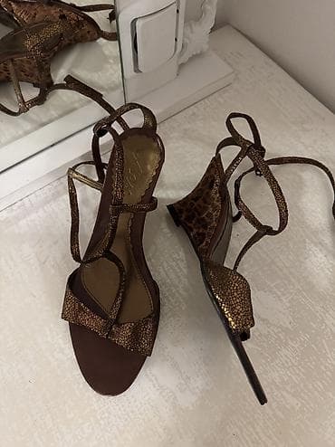 bershka sandale: Bas udobne.Tigrast djon — 1