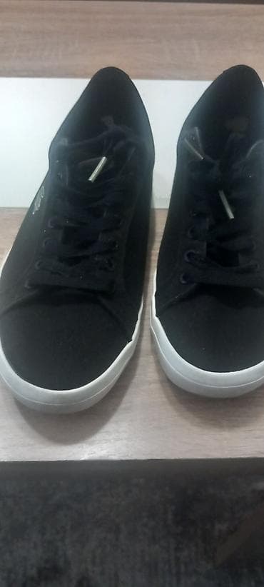 stradivarius s: Patike letnje u dobrom stanju. Novi Beograd blok 62 — 3