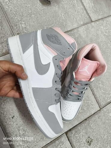 Women's Sneakers and athletic shoes: Nike, 38 — 3