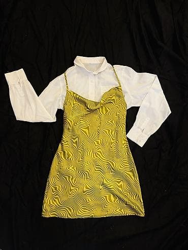 95 bele: Ženska mini slip haljina na tregere sa apstraktnim talasastim printom — 1