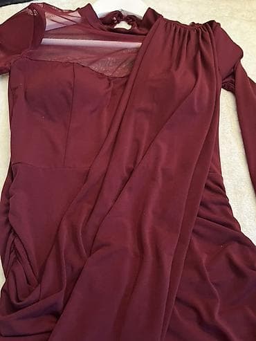 Haljine: Elegantna bordo haljina sa dugim rukavima i asimetričnim drapiranjem — 2