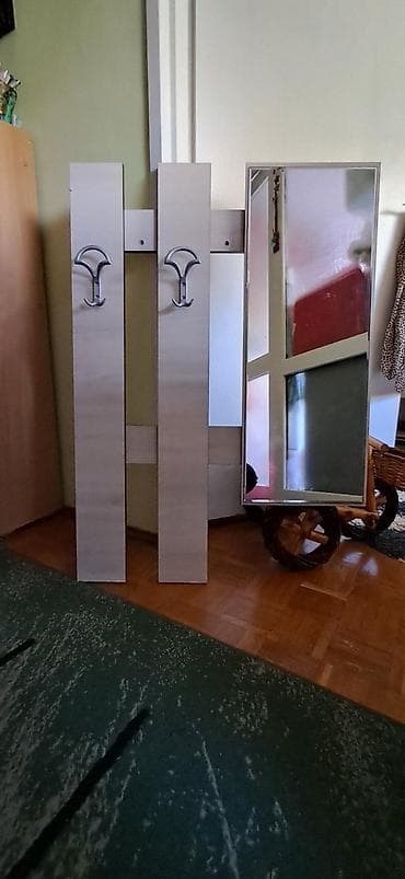 stolovi za radionicu: Predsoblje – zidni paneli sa kukama + ogledalo - Set se sastoji od — 1