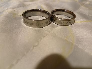 muske jakne 5xl: Burme 
Muška 20mm
Ženska 19mm
Novo!
Cena 3000din za obe.
Forever love — 5
