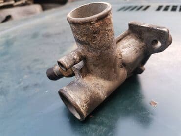 poklopac glave motora: Racva vode glave Lada 2121,21213,21214i Niva. Polovno, ocuano. Skinuto — 5
