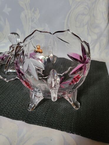 Sweatpants: Nova bombonijera. Bombonijera nova,sve na njoj odsjaj od svetla — 15