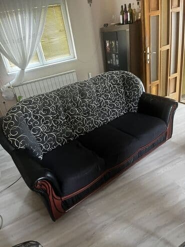deciji set sto i stolica: Garnitura nameštaja u crnoj boji sa trosedom, dvosedom i foteljom — 3