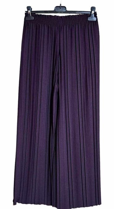 pantalone i kosulje za punije dame: Plisir pantalone za punije
1600 — 1