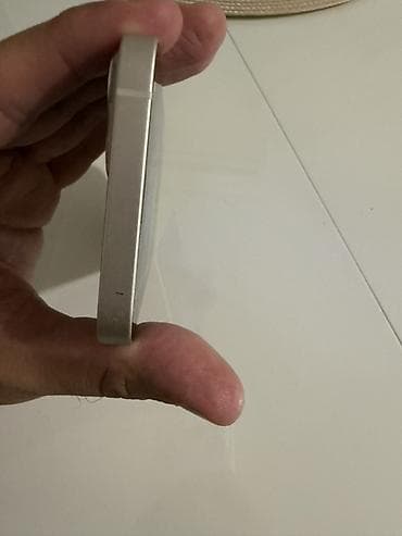 za igru: * iPhone 13 128 GB * Bela boja (White) * Battery Health: 75% * SIM — 3