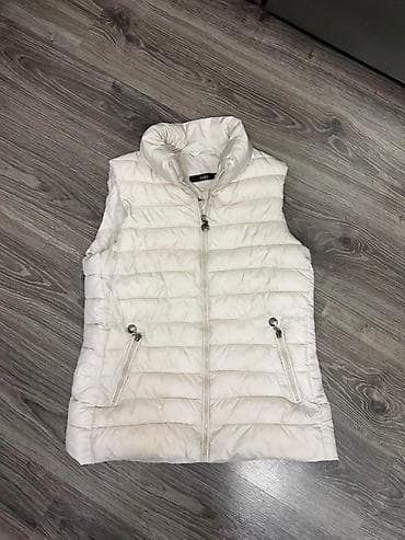 Lep mekani prsluk naznačene veličine XL ali više je M/L na lalafo.rs Lep mekani prsluk naznačene veličine XL ali više je M/L