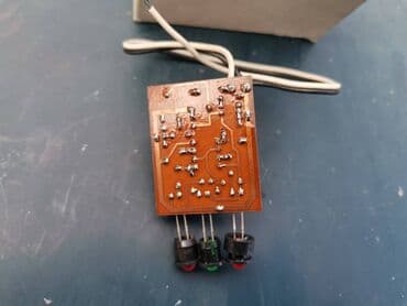 navlaka za auto sediste: Elektronski Voltmetar za 14V ELAN. Novo. Lampicama pokazuje kakvo je — 5