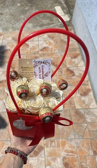 jastuce za burme: Ručni aranžman “Handmade with love” u crvenoj korpici - Dekorativna — 2
