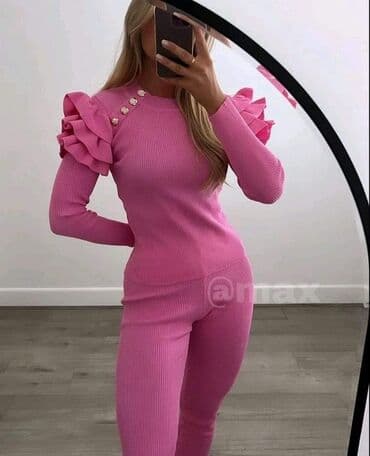 trikotazni setovi: A k c i j a
Komplet
Trikotaža
3200 din — 1